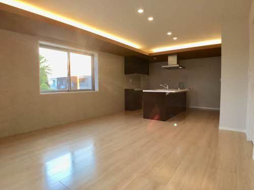 メゾンマスト名須川Ａ棟の居間・リビング