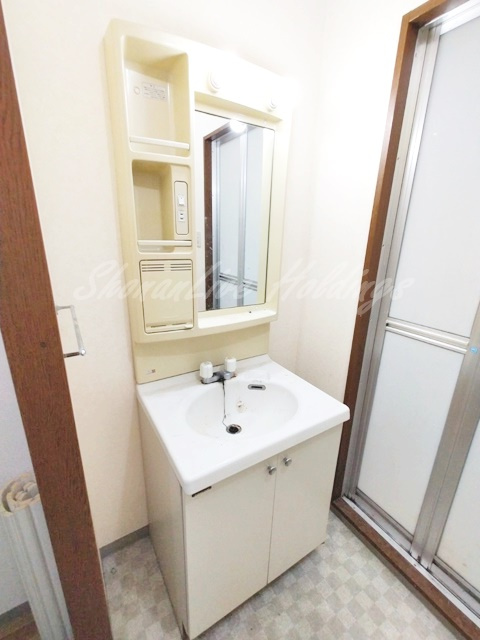 藤沢市辻堂新町３丁目の賃貸マンションの洗面所|明るい洗面所です