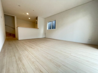 【居間・リビング】 | 立川市栄町1丁目　新築戸建　【全2棟】