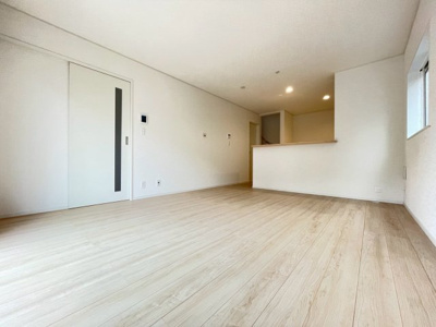 【居間・リビング】 | 立川市栄町1丁目　新築戸建　【全2棟】