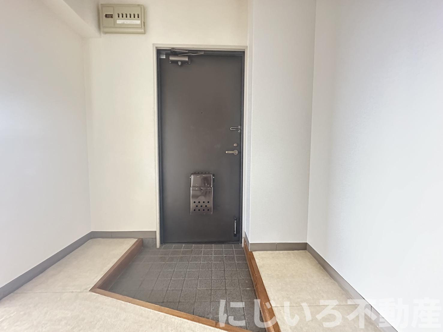 第3眉山マンションの玄関