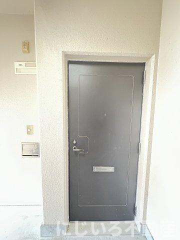 第3眉山マンションの玄関