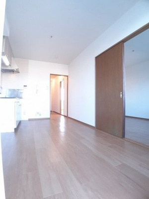 【居間・リビング】 | シャルム岩出 | リビングです