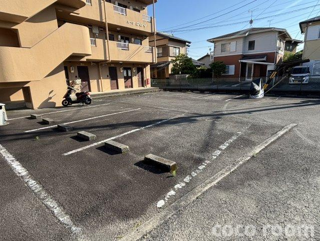 カーサクレイの駐車場