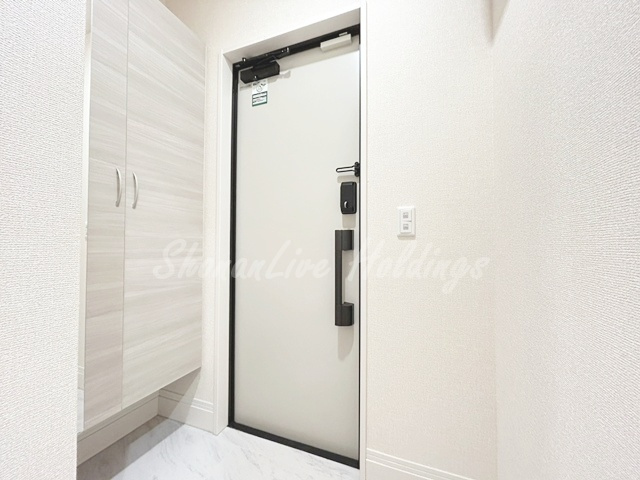 横浜市栄区長尾台町のアパートの玄関