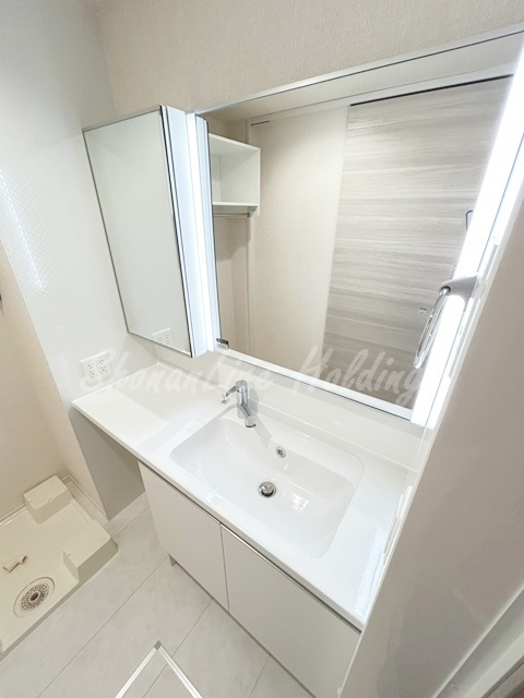 横浜市栄区長尾台町のアパートの洗面所