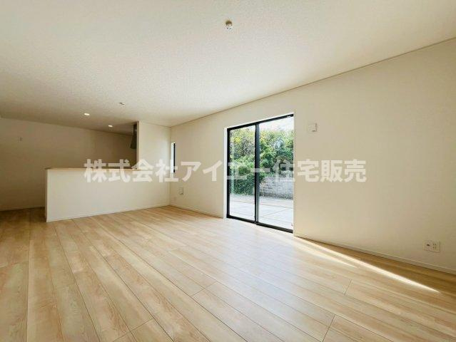 ❤❤八重瀬町新城　第３-1号棟（全４棟）の居間・リビング|こちらのリビングで趣味の時間をお楽しみください