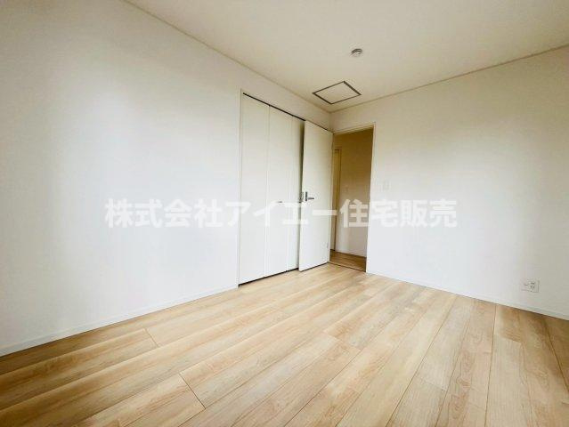 ❤❤八重瀬町新城　第３-1号棟（全４棟）の洋室|落ち着いた色調の洋室です