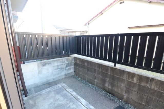 熊本市南区八幡６丁目のアパートのバルコニー