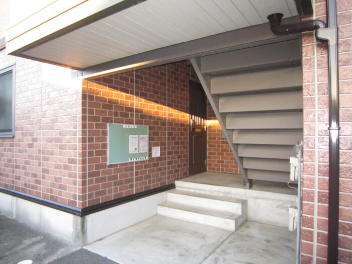 熊本市南区八幡６丁目のアパートのエントランス