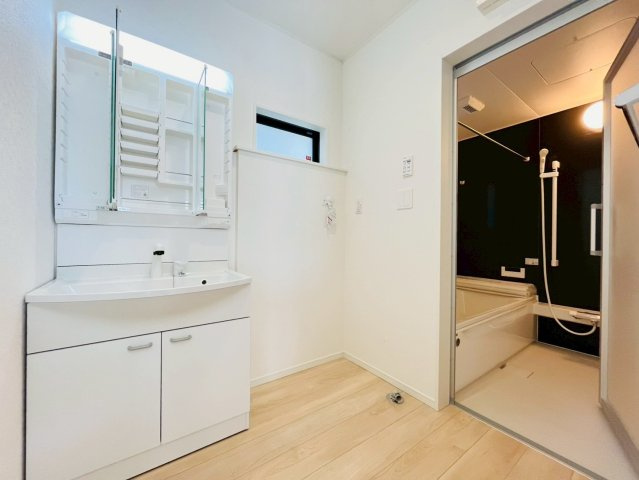 ❤❤八重瀬町新城　第３-3号棟（全４棟）の独立洗面台|独立洗面台、朝の身支度には欠かせません