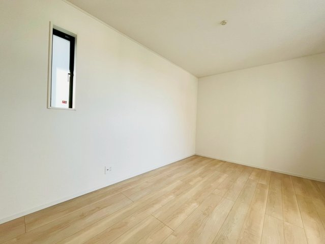 ❤❤八重瀬町新城　第３-3号棟（全４棟）の洋室|明るい洋室です