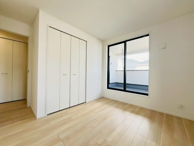 ❤❤八重瀬町新城　第３-3号棟（全４棟）の洋室|広々とした洋室です