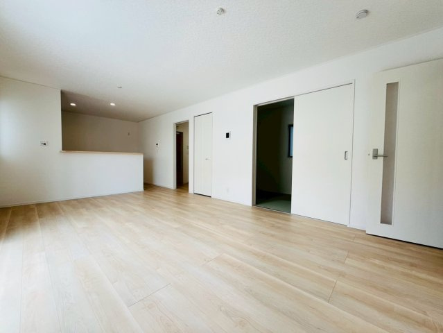 ❤❤八重瀬町新城　第３-4号棟（全４棟）の居間・リビング|おしゃれな居間です