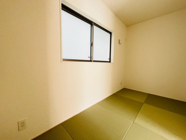 ❤❤八重瀬町新城　第３-4号棟（全４棟）の和室|畳の上でゆっくりとくつろげる和室です