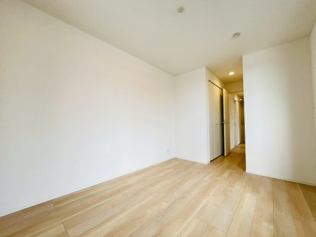 ❤❤八重瀬町新城　第３-4号棟（全４棟）の洋室|落ち着いた色調の洋室です