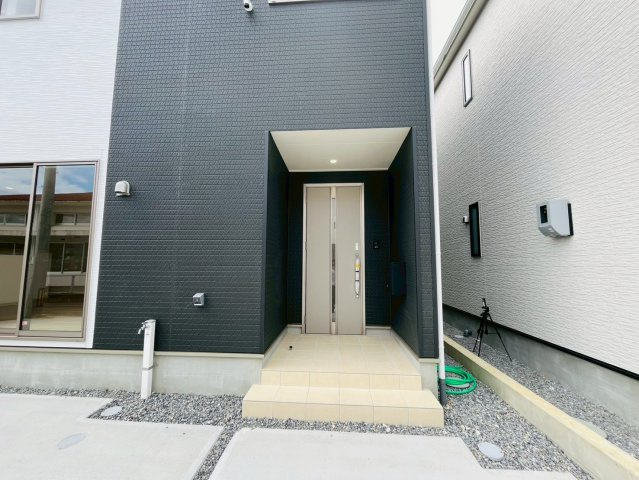 ❤❤八重瀬町新城　第３-4号棟（全４棟）のエントランス