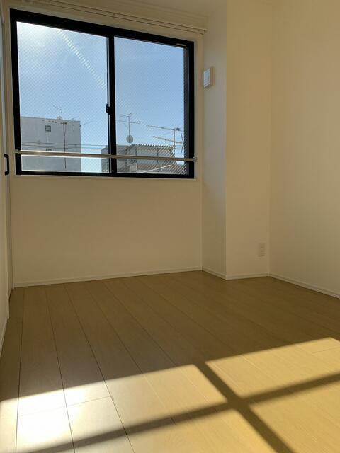 ソルナクレイシア下北沢の内装|明るいお部屋です