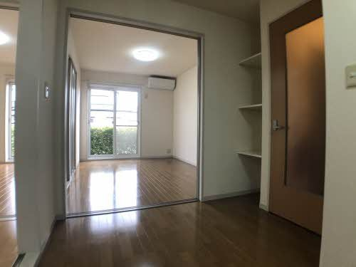 エスメラード Ｂの居間・リビング