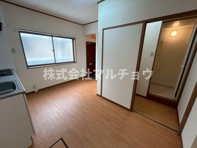 松の本ハイツの居間・リビング|ゆったり過ごせるリビングです