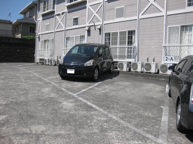パーシモン郷ケ丘の駐車場