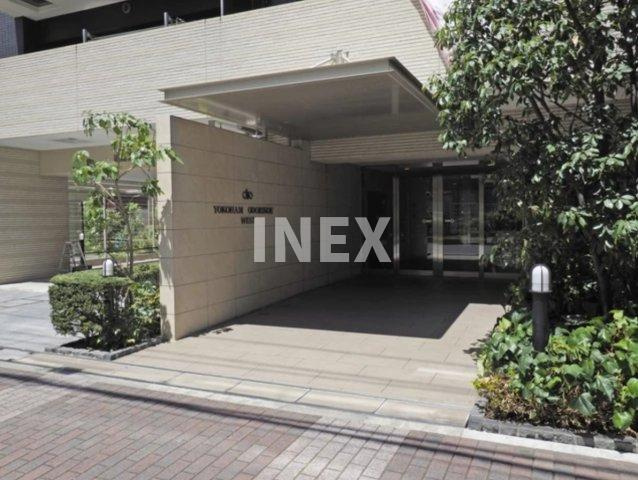 横浜市南区真金町２丁目の賃貸マンションのエントランス