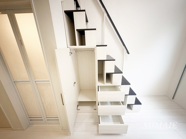 ハーモニーテラス志茂ⅩⅤ　の収納|お洒落な階段収納です☆