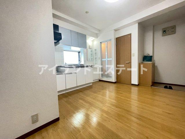 山川紅葉館　ペット相談　角部屋　独立洗面台の居間・リビング