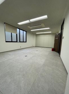 大津市粟津町の店舗事務所の内装