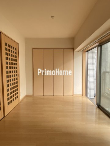 エスティメゾン神田の洋室