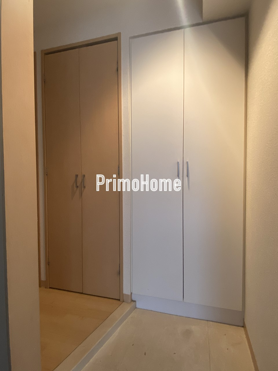 エスティメゾン神田の玄関