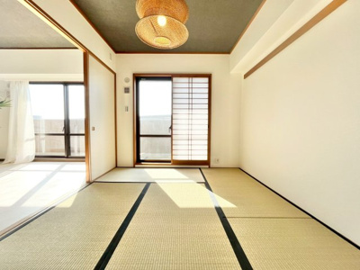 【和室】 | クラウンハイム豊中柴原モノレール駅前 | 現在ご返済中のカーローン・カードローン・教育ローンなどを住宅ローンに一本化したり、家具家電購入費用・引越し費用を住宅ローンと組み合わせるなど、お客さまにメリットの多い住宅ローンのご提案が可能です。