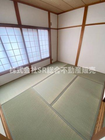 岩田町5丁目中古戸建の寝室|3F・東側和室6帖。寝る時は布団派の方にはピッタリのお部屋です！