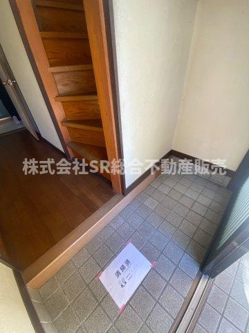 岩田町5丁目中古戸建の玄関|玄関広めで使いやすいです