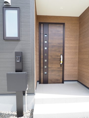 【玄関】 | Livele Garden.S　笹木野町裏第４　１号棟 | ★内覧予約で新米4kg★