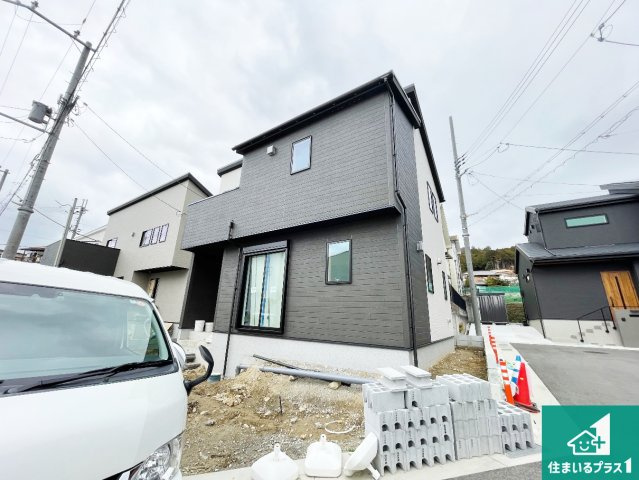 川西市笹部　第2期　新築一戸建ての外観|周辺は落ち着いた街並みの住宅地！子育てがしやすい住環境です！まだ未完成ですが、現地でしかわからない事もございます。是非一度ご覧ください。