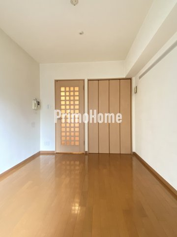 エスティメゾン神田の洋室