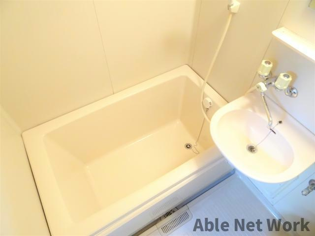 アルファ鹿嶋Ｂ棟の浴室|洗面ボウルつき