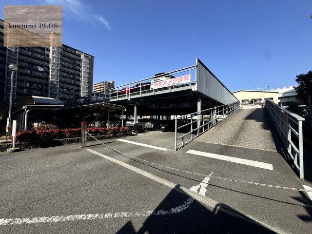 シティハイツ森小路1号棟の駐車場