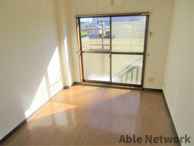 アークヒルズフクモトＮＯ．５Ｂ棟の居間・リビング|洋室５帖