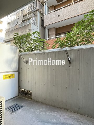 エスティメゾン神田のバルコニー