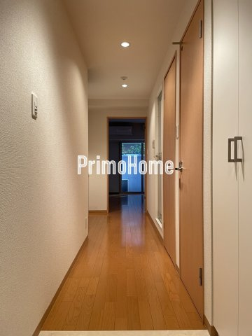 エスティメゾン神田の玄関