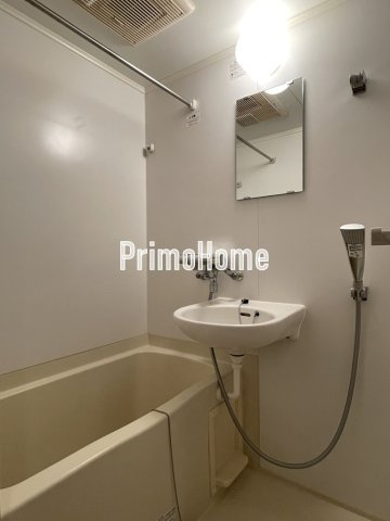 エスティメゾン神田の浴室