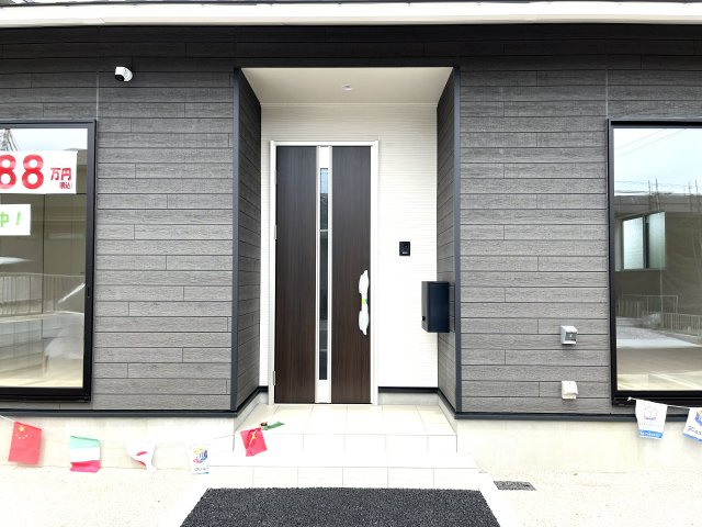 【エントランス】 | 仲介手数料無料！阿知須小学校に通える新築戸建平屋　山口市阿知須　第８－１号棟　クレイドルガーデン　アーネストワン | ダイヤルキー付きの郵便受け