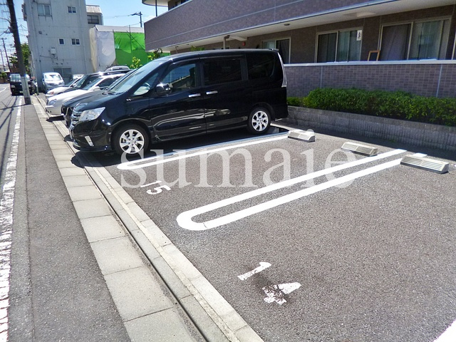 サンモールスクエアの駐車場|駐車場もあります(要空き確認)