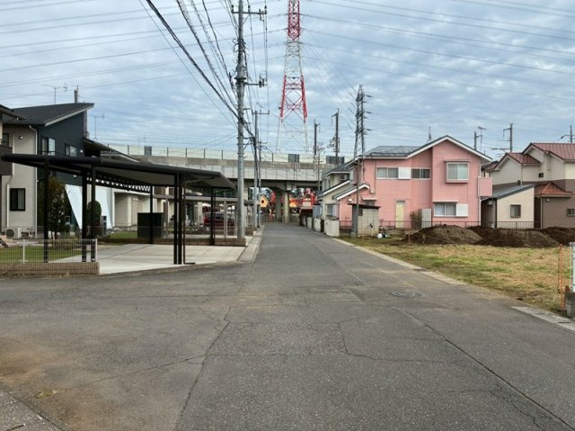 小山市東間々田　新築戸建1の前面道路含む現地写真