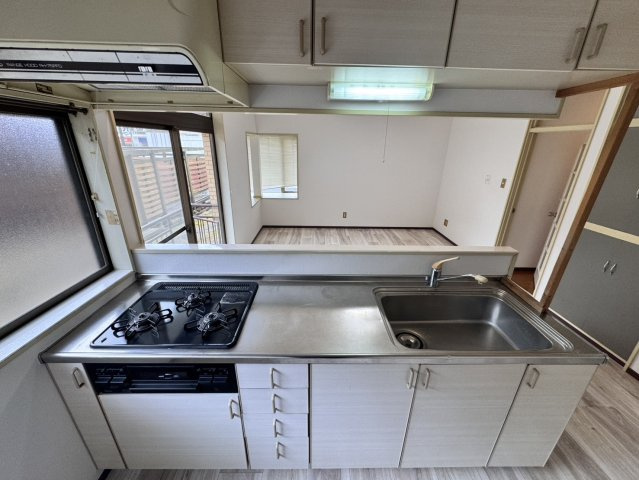 ポートタウン大津の居間・リビング|退去前の為、同じ物件内のお部屋の参考画像となります。