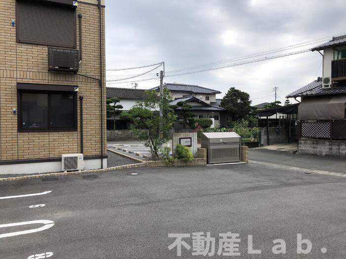 グレイスルポ　B棟の駐車場