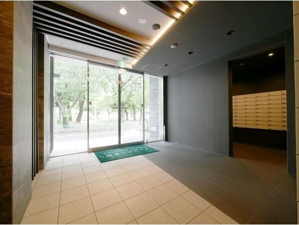 プレスティ則武のエントランス