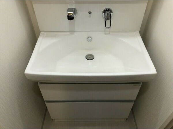 プレスティ則武の洗面所